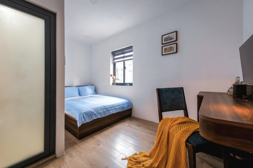 Deluxe Queen Studio, Window with City or Quiet Street View