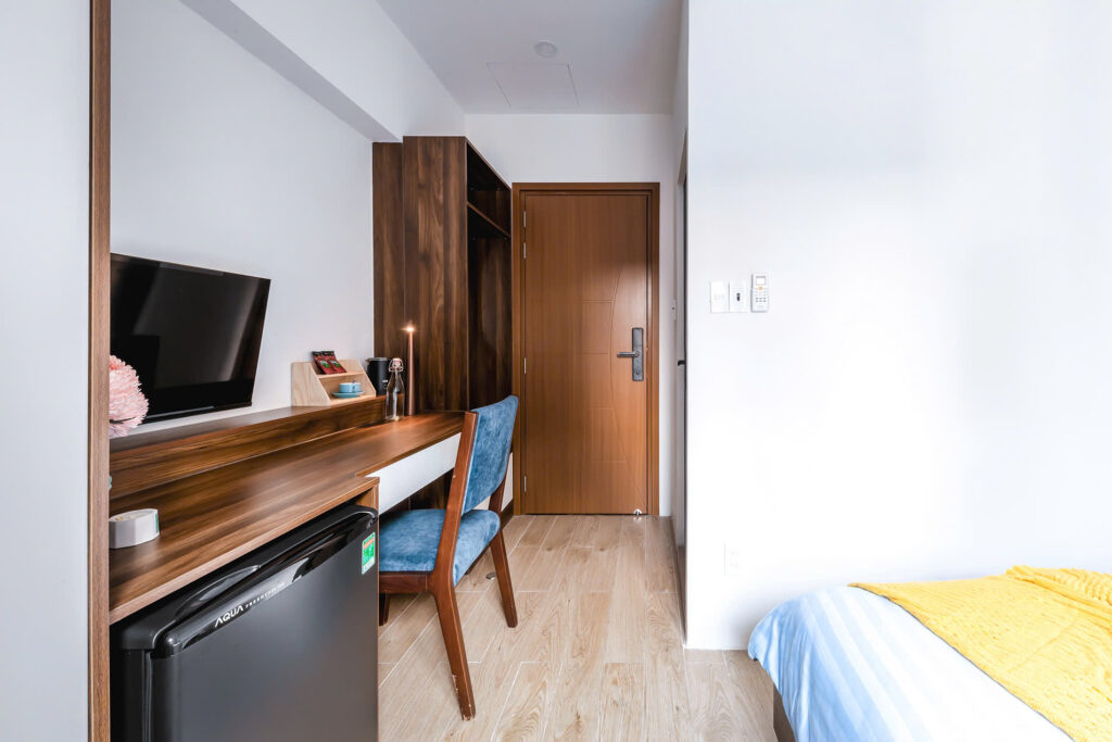Executive Queen Studio, Large Window with City or Quiet Street View