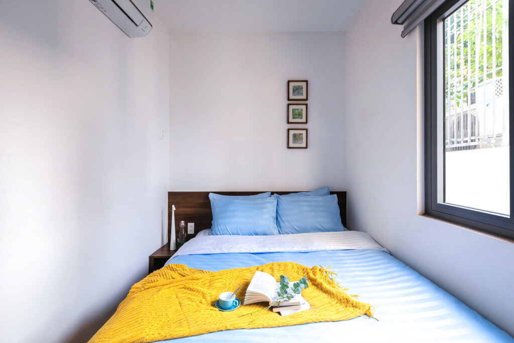 Executive Queen Studio, Large Window with City or Quiet Street View