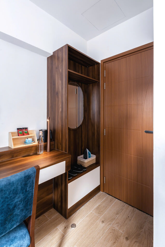 Executive Queen Studio, Large Window with City or Quiet Street View