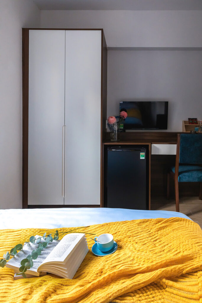Executive Queen Studio, Large Window with City or Quiet Street View