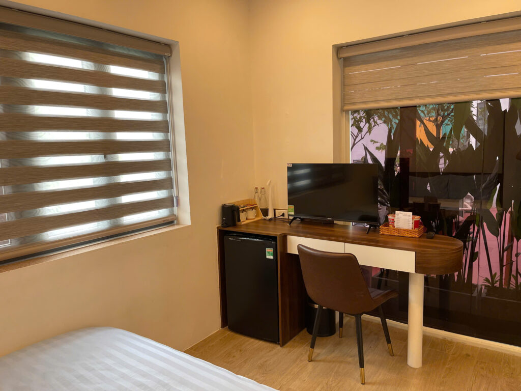 Premier Queen Studio, Large Window with Garden & City Views