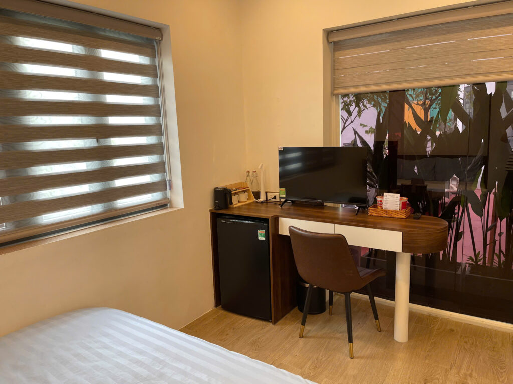 Premier Queen Studio, Large Window with Garden & City Views