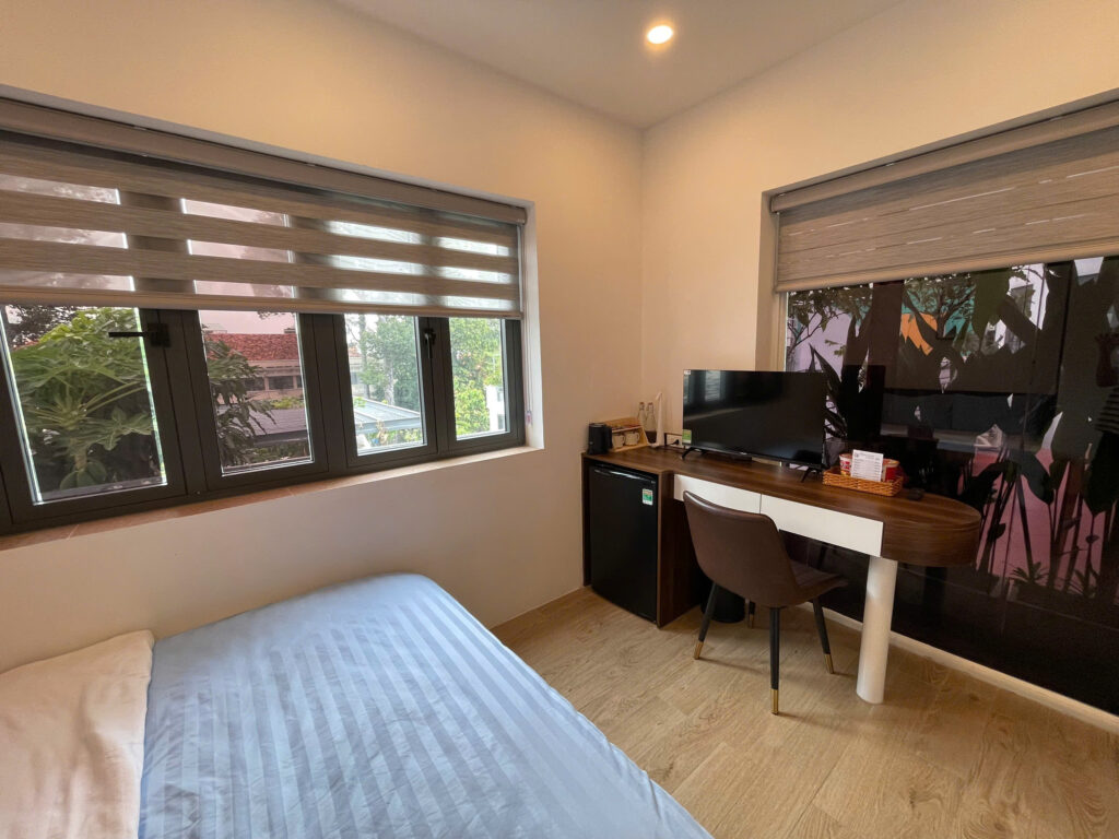 Premier Queen Studio, Large Window with Garden & City Views